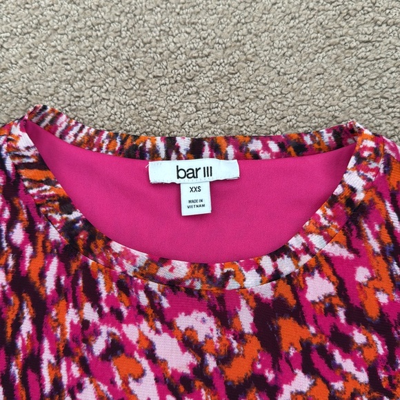 434M NWT Bar III Women's Printed Short-Sleeve Mesh Top, Sunset Rose - Size: XXS - Picture 4 of 8